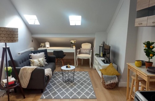 Addison Apartment | Cosy Modern One Bedroom in Hammersmith