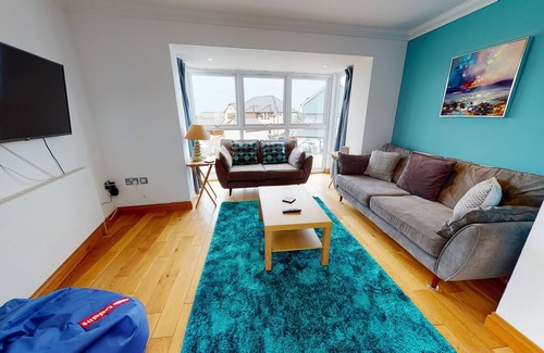 Pembroke Dock Apartment | Cosy Modern Town House in Quiet Location- Sleeps 8