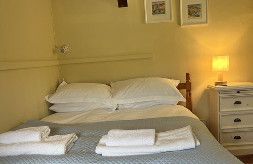 Trevone Cottage | Cosy modernised Cornish Cottage 3 mins from the beach