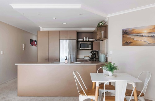 Mount Maunganui Apartment | Cosy Mount Base King Bed, Ensuite & Top Location