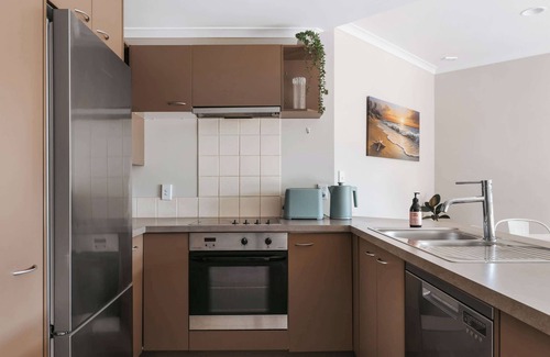 Mount Maunganui Apartment | Cosy Mount Base King Bed, Ensuite & Top Location