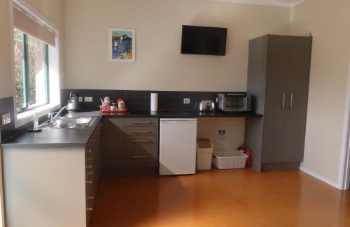 Kerikeri Apartment | Cosy Nights - modern, self-contained with parking