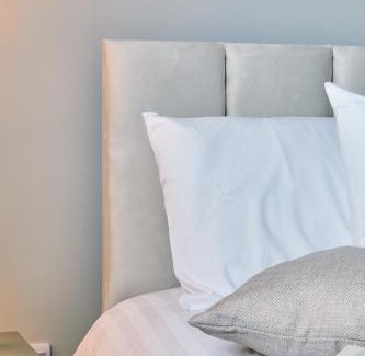 Leeds House | Cosy Nook - 3 Bedroom Retreat with Private Garden, Parking and Media Wall
