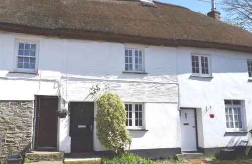 Barnstaple House | Cosy North Devon Thatched Cottage near beaches