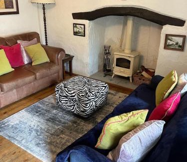 Barnstaple House | Cosy North Devon Thatched Cottage near beaches