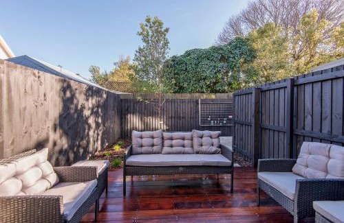 Linwood Apartment | Cosy Oasis Close To CBD