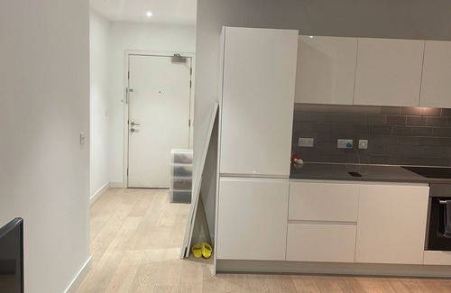 Royal Docks Apartment | Cosy one bedroom apartment on the 5th floor royal wharf e16 *High Spec*