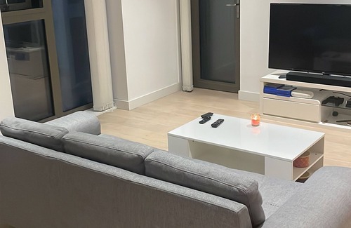 Royal Docks Apartment | Cosy one bedroom apartment on the 5th floor royal wharf e16 *High Spec*