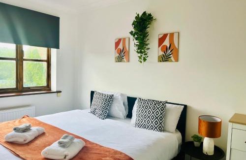Chatham Apartment | Cosy one bedroom apartment in Chatham town centre, Medway - Free parking