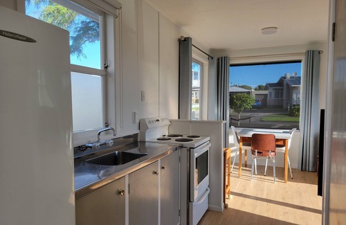 New Plymouth House | Cosy one bedroom house on quiet cul-de-sac