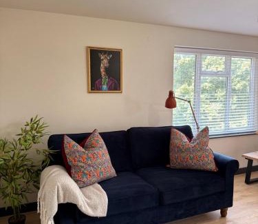 Woodstock Apartment | Cosy One-Bedroom Retreat with Parking