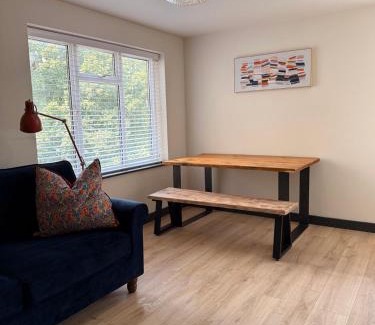Woodstock Apartment | Cosy One-Bedroom Retreat with Parking