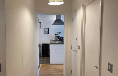 Tower Hamlets Apartment | Cosy one bedroom with roof terrace - London Charm