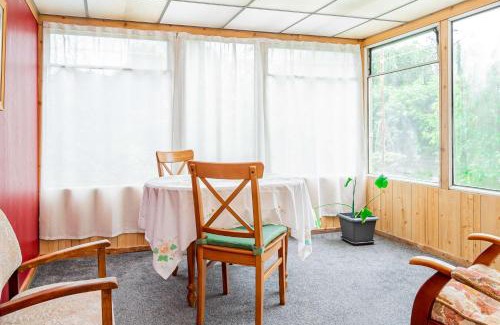 Swindon House | Cosy & Peaceful 2 Bed Home in Swindon with Parking