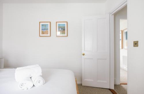 Portrush House | Cosy period cottage 2min walk to the beach