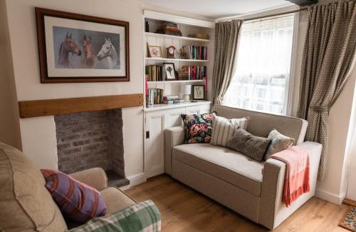 Titchfield House | Cosy Period Cottage in Titchfield Village