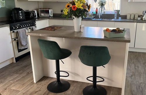Buckden Cottage | Cosy pet-friendly accommodation with office in beautiful Cambridgeshire village