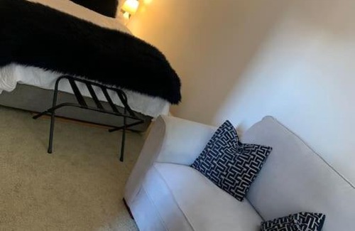Hazel Grove Apartment | Cosy Private Apartment MCR Airport, Free Parking