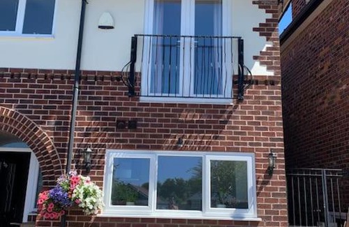 Hazel Grove Apartment | Cosy Private Apartment MCR Airport, Free Parking
