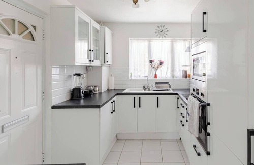 New Addington House | Cosy Private Room in Croydon, London