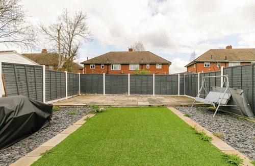 New Addington House | Cosy Private Room in Croydon, London