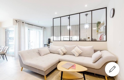 Vernier Bed & Breakfast | Cosy private room in a spacious apartment - Geneva