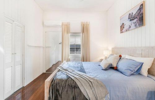 Urangan House | Cosy Queensland Charm - A Family, Friendly Cottage