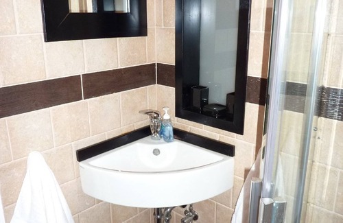 Belvaros - Lipotvaros Apartment | Cosy, quiet, sleeps 2 apartment very close to the Chain Bridge and the Basilica