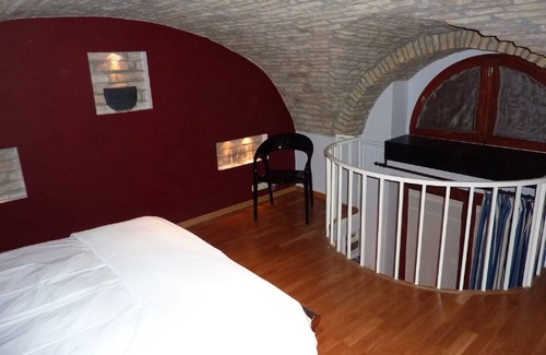 Belvaros - Lipotvaros Apartment | Cosy, quiet, sleeps 2 apartment very close to the Chain Bridge and the Basilica