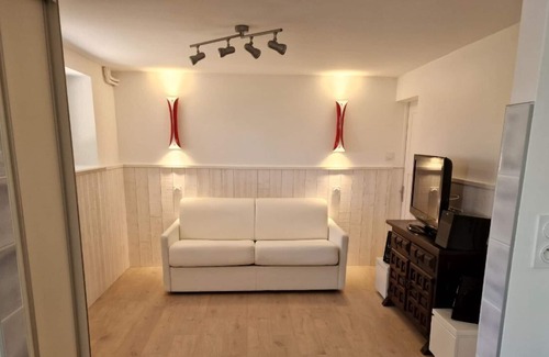Saint-Ideuc Apartment | Cosy, quiet studio in a cul-de-sac Paramé center, 7 mins from the main beach of Saint Malo