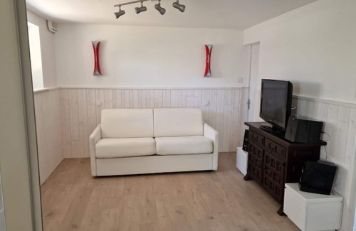 Saint-Ideuc Apartment | Cosy, quiet studio in a cul-de-sac Paramé center, 7 mins from the main beach of Saint Malo