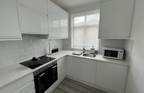Figge's Marsh Apartment | Cosy Refurbished Apartment w/King Bed, Easy Transport to Central London