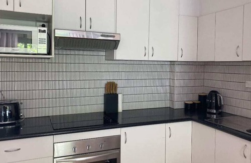 Bondi Junction Apartment | Cosy Retreat in Bondi Junction -1BR Gem