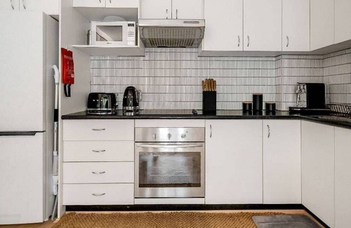 Bondi Junction Apartment | Cosy Retreat in Bondi Junction -1BR Gem