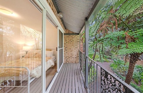Glebe Apartment | Cosy Retreat in Central Location