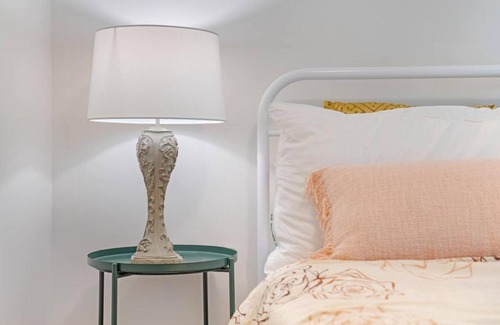 Glebe Apartment | Cosy Retreat in Central Location