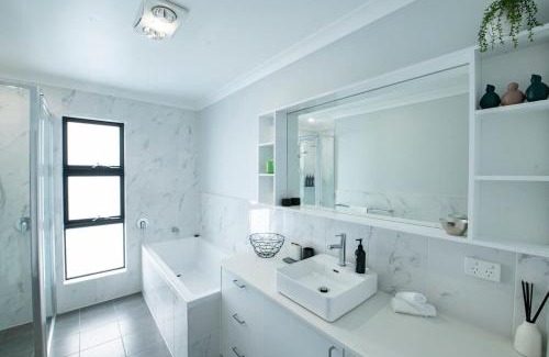 Dubbo Apartment | Cosy Retreat on Naman - Private & Convenient