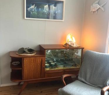 Mollymook Beach House | Cosy retro styled bungalow