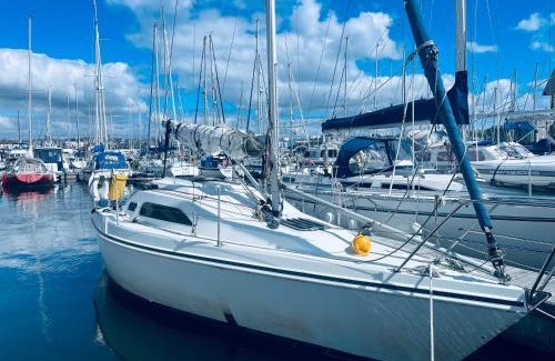 Torquay City Centre Boat Rental | Cosy, Romantic, Fun Yacht Getaway, Torquay, England