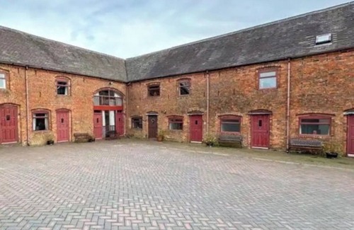 Dilhorne House | Cosy, romantic, intimate cottage. 20mins from Alton Towers.