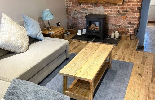 Dilhorne House | Cosy, romantic, intimate cottage. 20mins from Alton Towers.