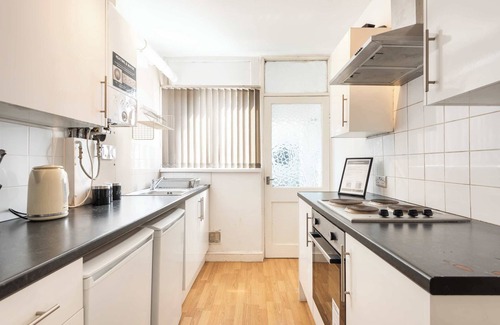 Doncaster House | Cosy Room in Doncaster Shared House With Kitchen