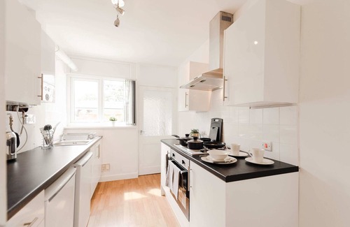 Doncaster House | Cosy Room in Doncaster Shared House With Kitchen