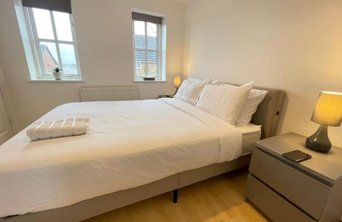 Eltham West House | Cosy Room with En-suite in Greenwich