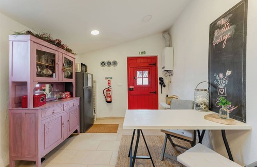 Outeiro da Cabeca Cottage | Cosy Rustic Cottage in a Rural setting.