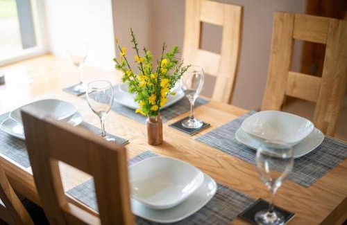 Balloch House | Cosy & rustic retreat - Woodland Cottage.