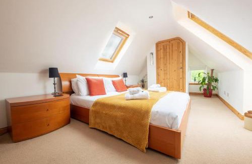Balloch House | Cosy & rustic retreat - Woodland Cottage.