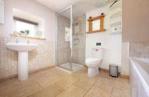 Balloch House | Cosy & rustic retreat - Woodland Cottage.