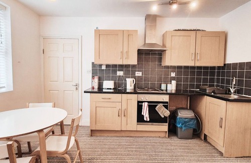 Sneinton Apartment | Cosy S/C Flat Nr Nottingham City