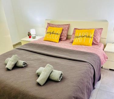 Gzira Apartment | Cosy Seaside APT, 200m from the Seafront
